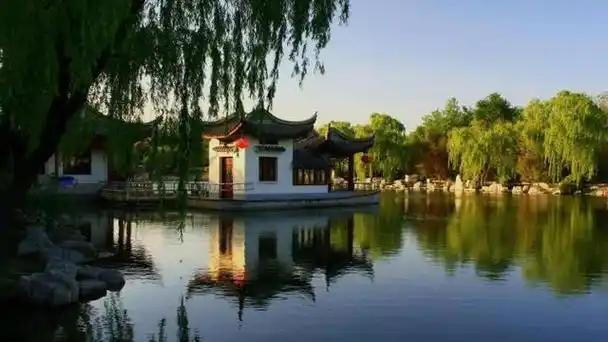 潍坊安丘青云山民俗游乐园是国家首批aaaa级旅游景区,位于国际风筝都