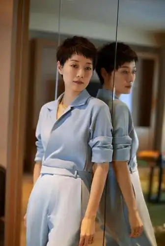 如果说长发代表温柔,那么短发就代表霸气,马伊琍剪了短发之后,整个人