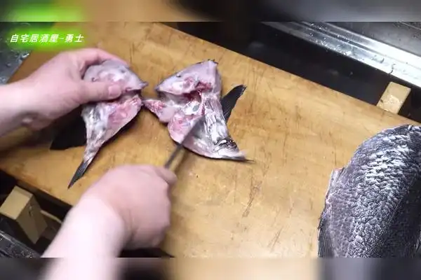 围观日本刺身大厨如何制作黑毛鱼生极其稀有的一种鱼