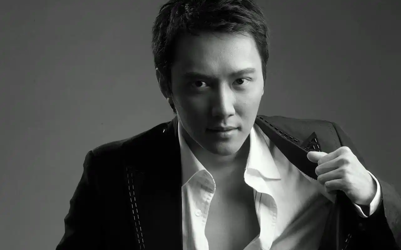 帅气型男后会无期男星冯绍峰高清写真桌面壁纸