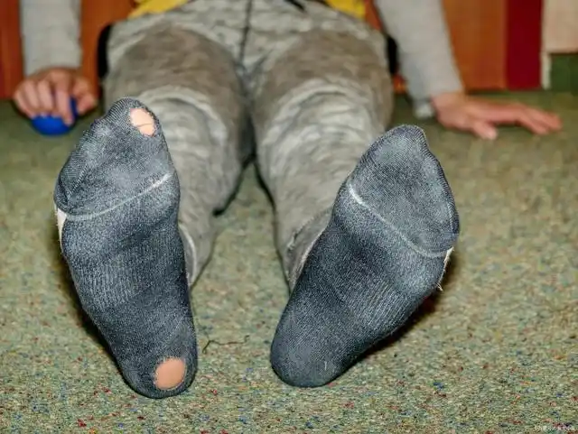 袜子到底有多脏?能和内裤一起洗吗?有害无益,一定要分开洗