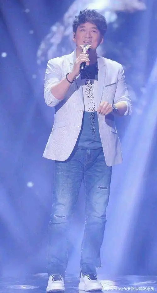 周华健一首《少年》道尽了过往岁月!坚持最初的少年模样!