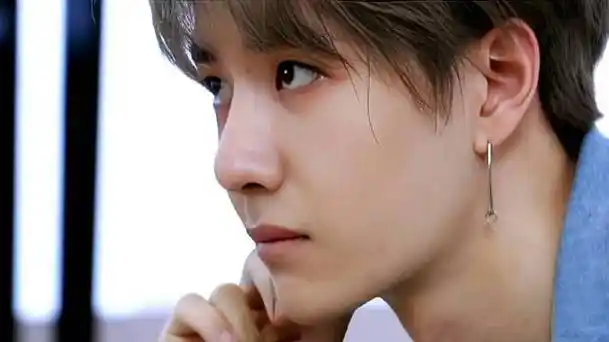 王一博害羞的样子超爱啊王一博丸子头造型超爱啊王一博跳女团舞#王