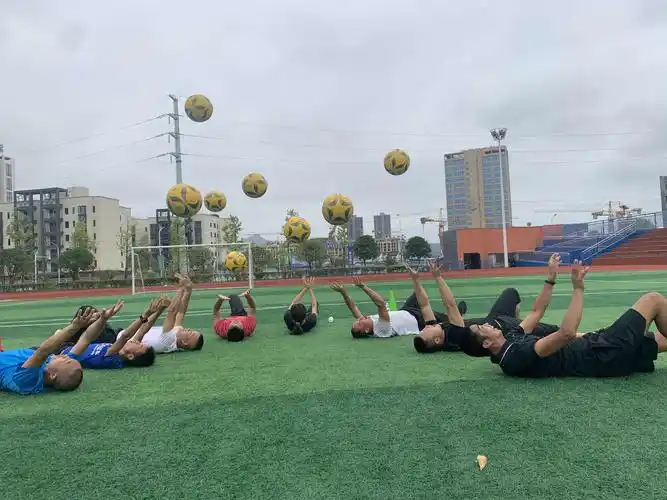 绥阳县中小学体育教师足球技能培训班华丽开启!