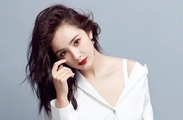 杨幂早已铺好退路?新公司信息曝光,让人想象不到