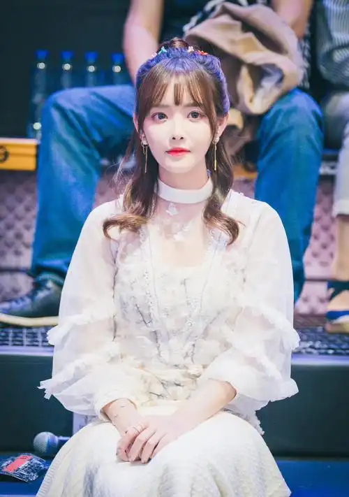 歌手兔子牙朱容君强势入驻铁甲综艺首秀甜美碰撞硬核