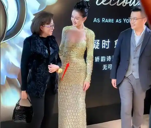 迪丽热巴亲自回应怀孕传闻是否结婚生娃是个人选择不想被关注