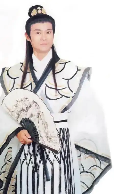 颜值与实力并存 严屹宽,这位1979年出生的70后演员,凭借其卓越的古装