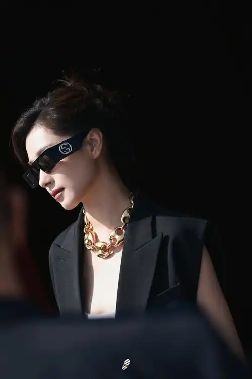 万茜大佬出街造型#    99烫知识:  (待编辑77微博推广02永远的