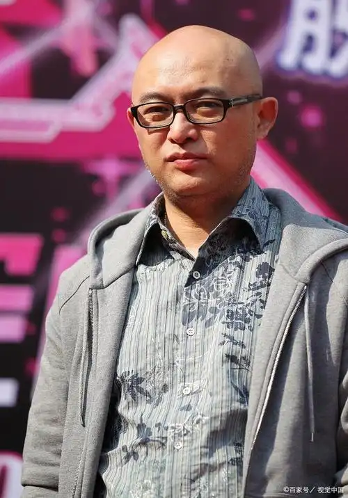 主持人孟非逐渐隐退,如今已经52岁,开始了新的职业道路