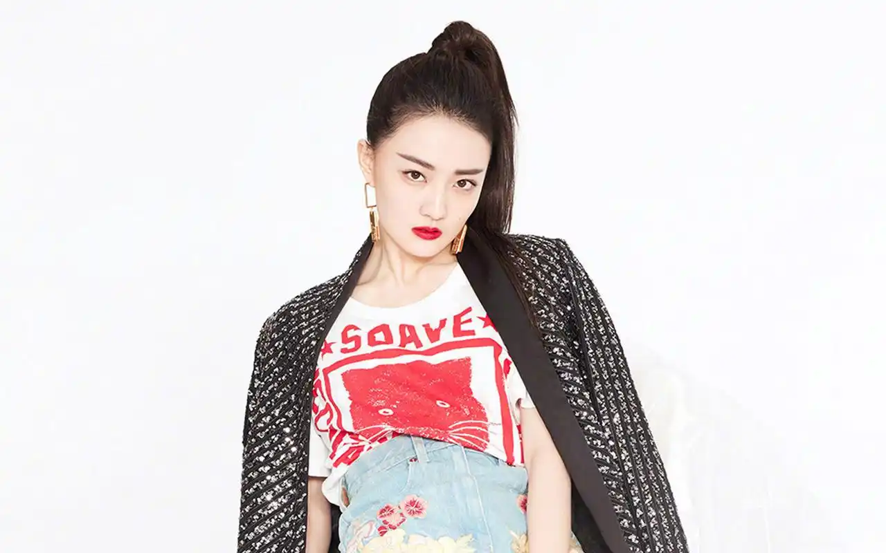 徐璐烈焰红唇时尚写真图片桌面壁纸