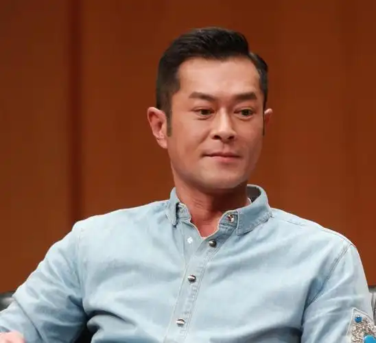 古天乐晒庆生照,穿黑衬衣面僵似假人,曾羞辱翁虹20分钟致其崩溃