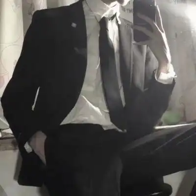 黑色简约绅士领带头像 半身领带成熟男人专用头像