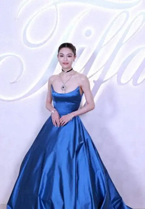 tiffany这夜赫本风的唐嫣风韵犹存的刘嘉玲都败给了钟楚曦