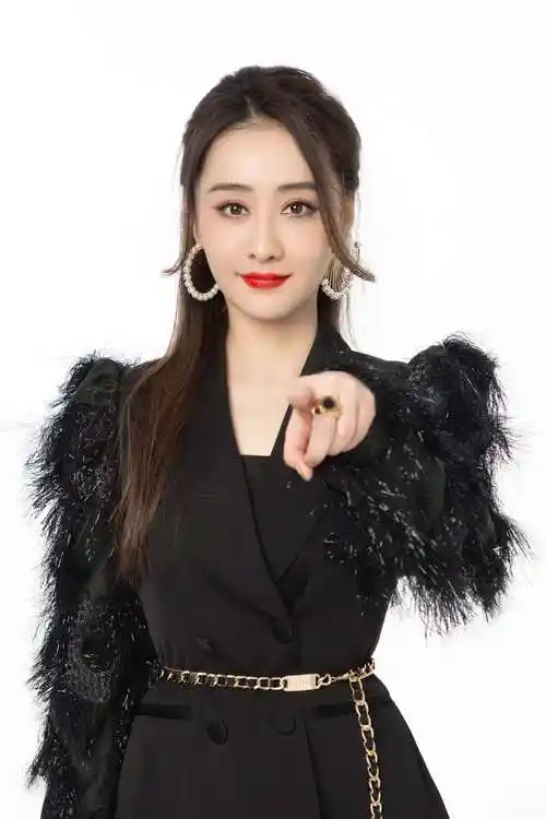 陈德容酷帅造型展现女性力量 新作《山中森林》挑战全新角色