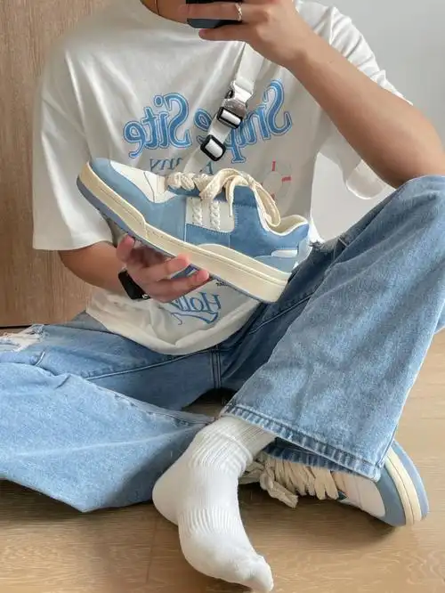 裤子就为了五一假期拍帅气照片  当然也少不了鞋子我真的爱上这双蓝白