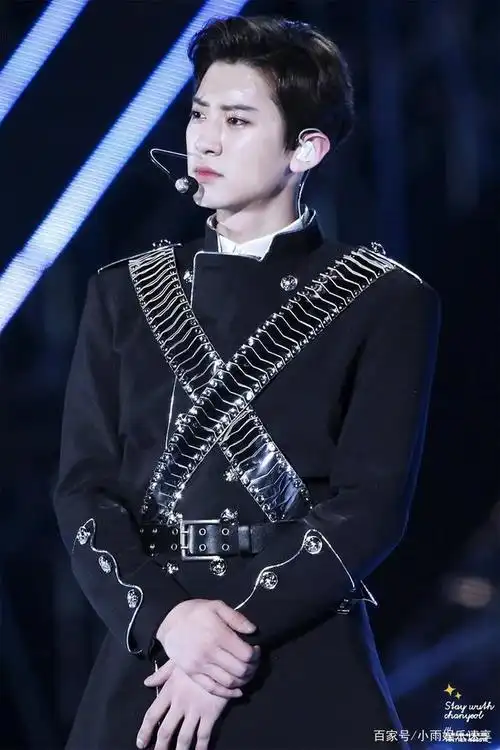 朴灿烈制服boy,帅气满分!