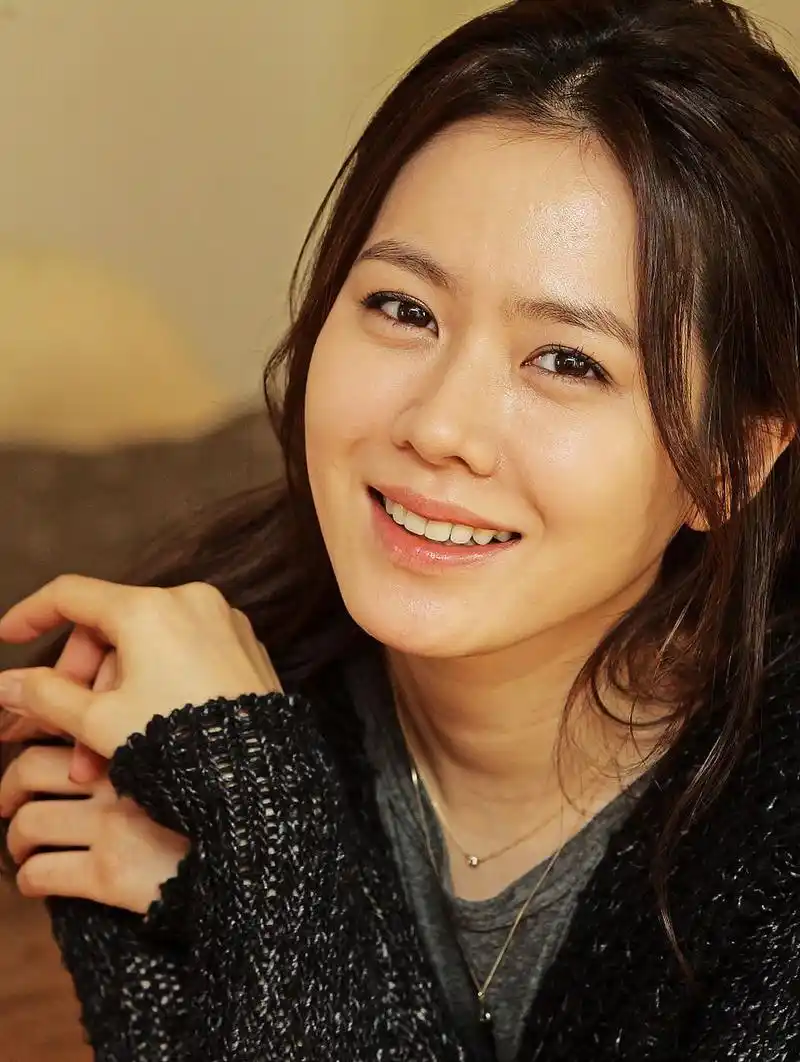 韩国最美女星之一#乐享周末分享吧# 孙艺珍,凭借着出色的演技和美丽的