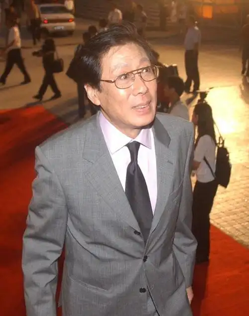 焦晃(中国男演员)_尚可名片