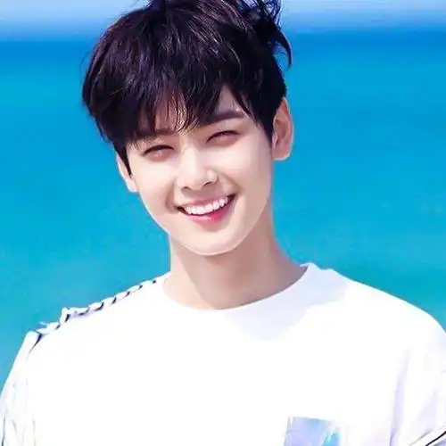 那些拥有治愈系笑容的男明星都是人间四月天