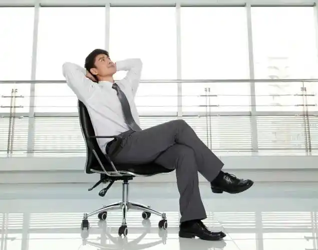 常跷二郎腿,当心"腰突"疼痛找上你!_脊柱_坐姿_笔者