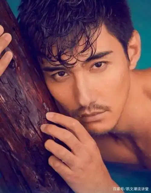 48岁胡兵20岁的身材,力压贝克汉姆,陈冠希,自律的人生有多开挂