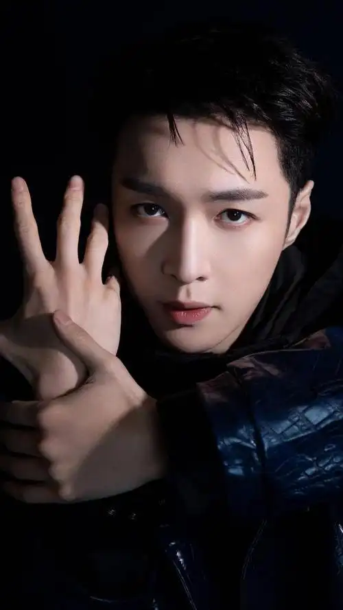 歌手张艺兴影视演员唱跳歌手舞蹈导师每一个身份都好帅