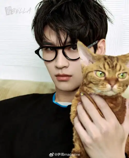 黄俊捷哈基米玩趣大片##伊周四月刊封面人物黄俊捷