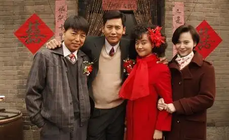 178cm 体重:72kg 院校:中央戏剧学院表演系04级本科 职业:演员 二叔