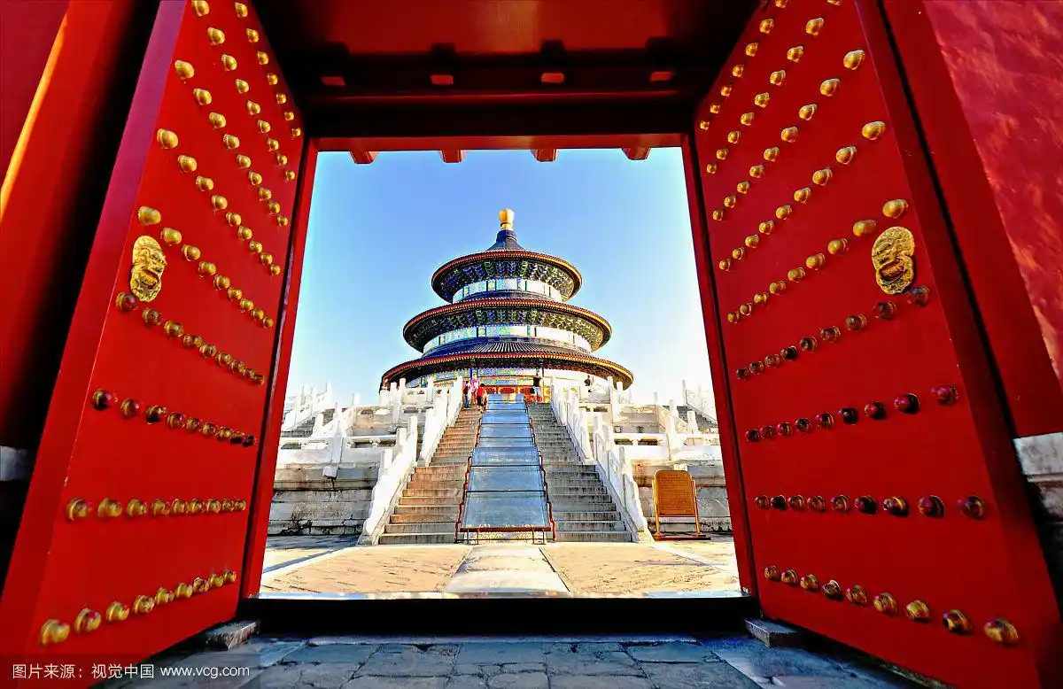 朱漆宫门与祈年殿