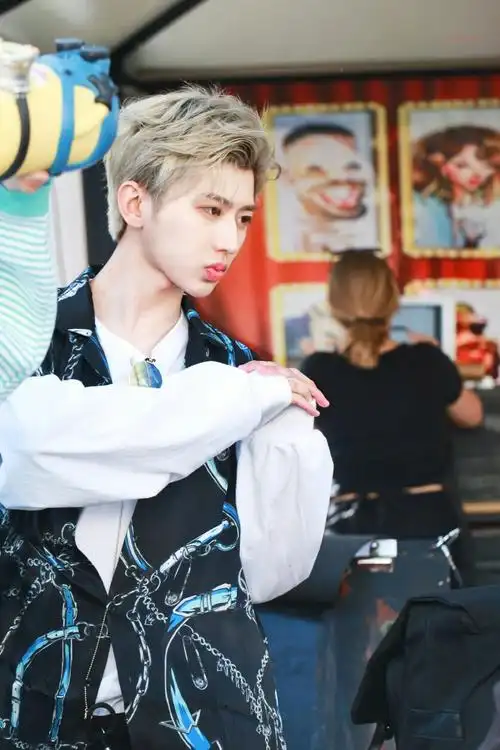 蔡徐坤 /嘟嘟嘴的奶坤真的超可爱*^o^*