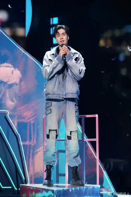 胡一天真的没有两米吗#胡一天身高压迫感来了身高两米即视感帅傅哪