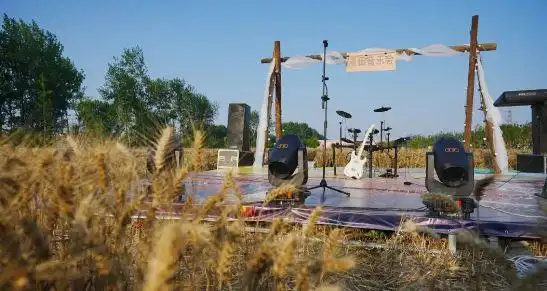 常乐镇麦田音乐会嗨翻天后备厢集市看花眼双重快乐一次满足