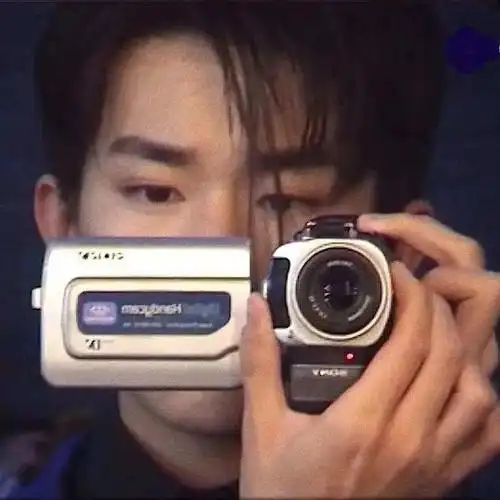 易烊千玺胶片感照片