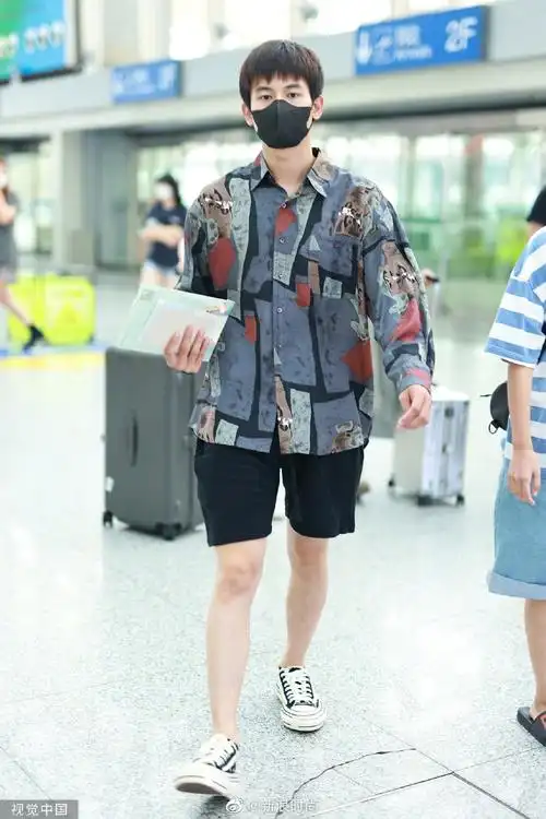 男明星夏日印花衬衫