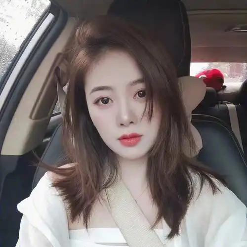 说真的,染了这么多年头发色#巧克力发色 是我觉得质感最好 也不用漂发