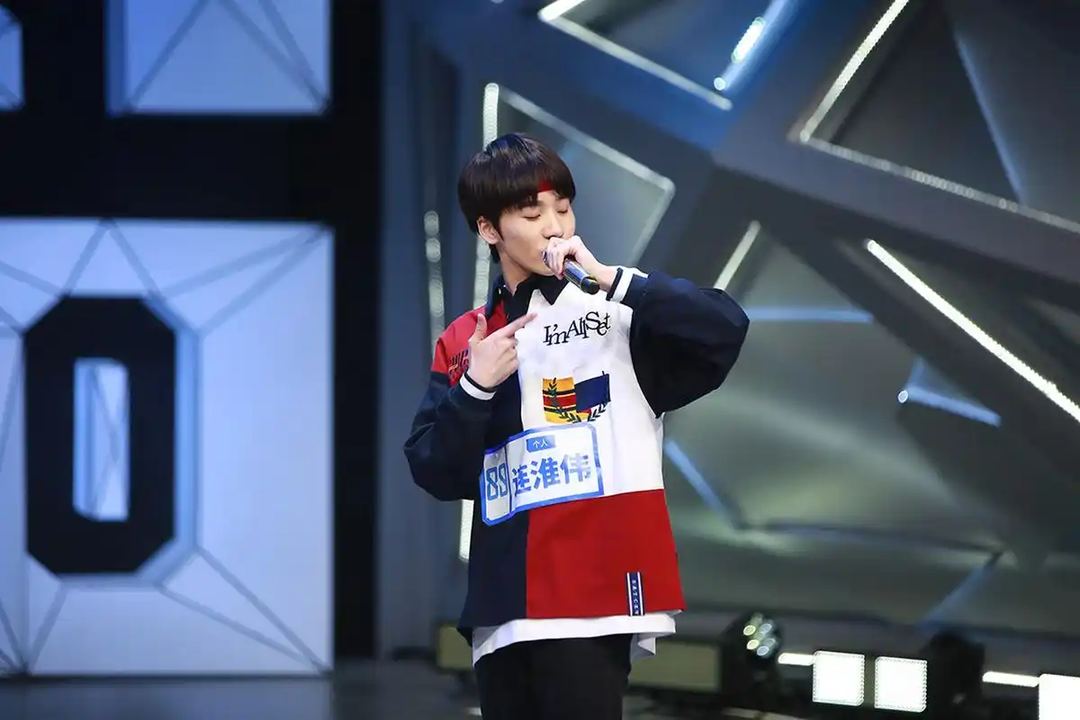 连淮伟《青春有你》闪光追梦 人间开心果传递乐观能量