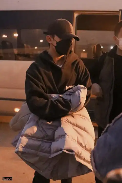 易烊千玺韦一航##易烊千玺送你一朵小红花