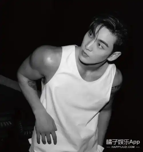 瘦了的胡先煦霸占热搜男明星少年感全靠瘦发面馒头哒咩