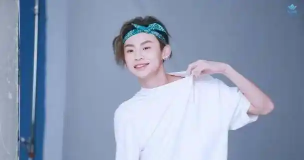 小鬼王子异尤长靖合唱上热搜了?到底是怎么回事?_江苏_卫视_青回