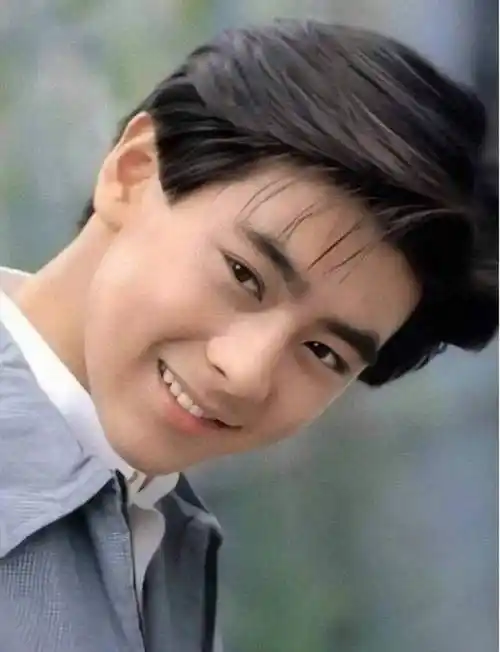 林志颖车祸后首次现身f1赛场,穿上赛车服英姿飒爽,容颜依旧帅气|陈若