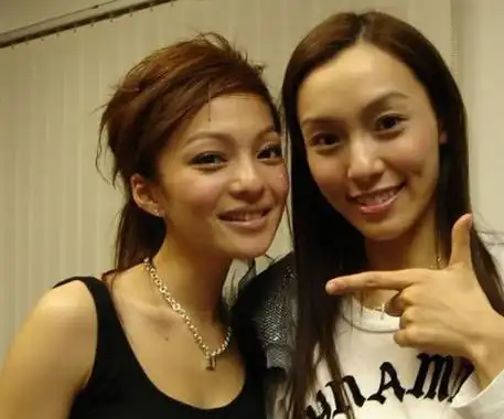 梁静茹被曝取关范玮琪,两人直播不同框,闺蜜情疑似破裂?-爱妻自媒体