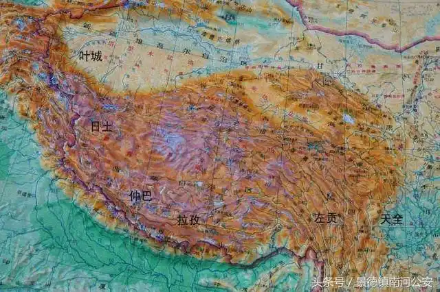 高原东西长1000余公里,南北宽750公里,总面积64万平方千米,包括中国