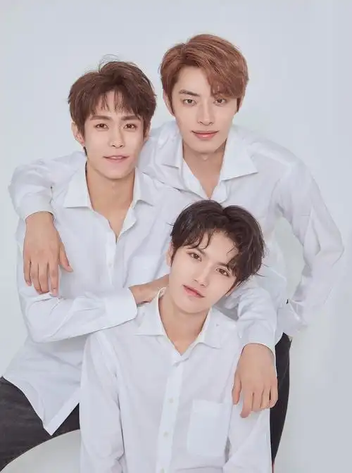 来团组夸一下这张全家福