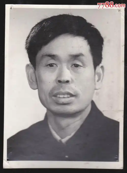 店内编号:5527 品种: 老照片-老照片 属性: 个人照片,77-79年,,,黑白