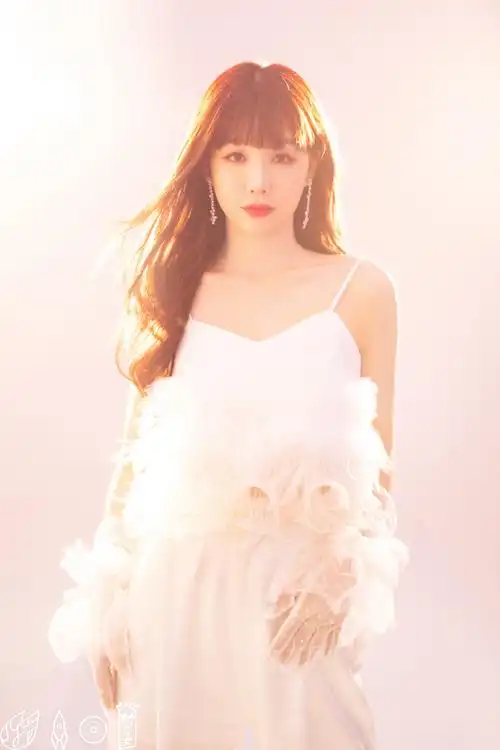 > 火箭少女101仙气白裙写真图片(6/7)