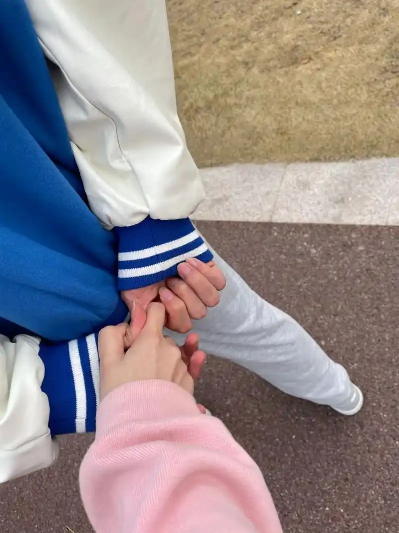 情侣奇怪牵手照第四弹 和男朋友这样拍牵手照也太有氛围感了吧 不露脸