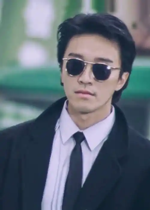 其实周星驰也挺帅的