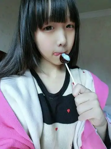 甜美可爱qq透明女生皮肤:曾经写满热闹的乡景,却寂寞丛生_爱个性网