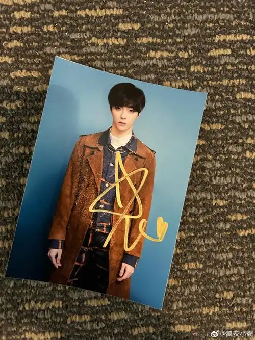 陈立农超话#小霸宠粉日#[兔兔拜年]叮叮～今天小霸带着@陈立农的签名